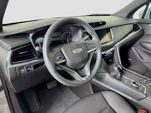 Used 2025 Cadillac XT6 Luxury FWD image 9