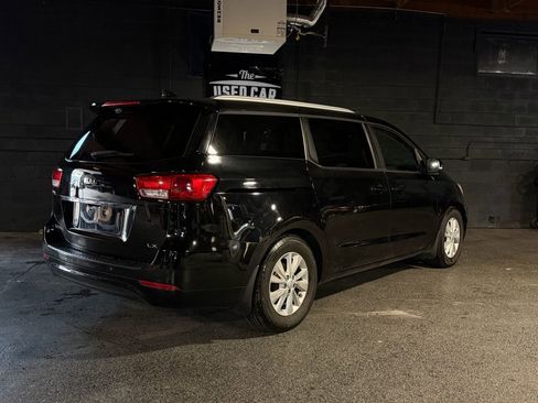 Used 2018 Kia Sedona LX w/ LX Essentials Premium Package FWD image 5