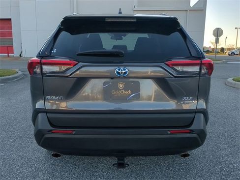 Used 2019 Toyota RAV4 XLE image 5
