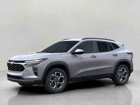 New 2026 Chevrolet Trax LT w/ Driver Confidence Package FWD image 2