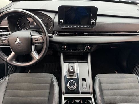 Used 2022 Mitsubishi Outlander SE image 13