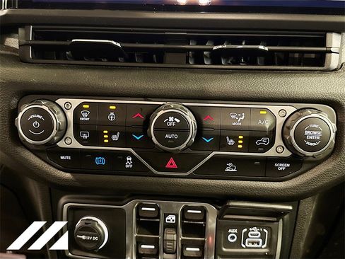 Used 2024 Jeep Wrangler Unlimited w/ Convenience Group image 17