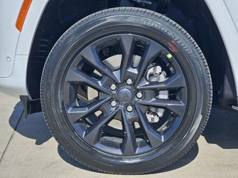 New 2026 Jeep Grand Cherokee L Limited AWD/4WD image 12