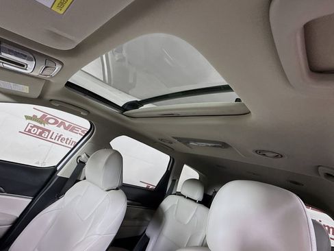 Used 2022 Kia Telluride S image 12