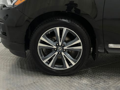Used 2019 Nissan Pathfinder Platinum image 37