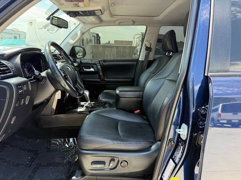 Used 2017 Toyota 4Runner TRD Off-Road Premium AWD/4WD image 17