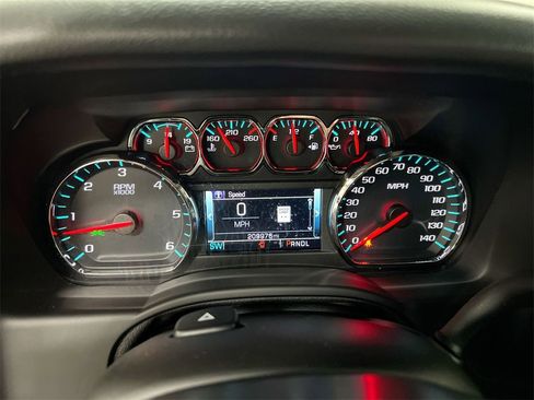 Used 2019 Chevrolet Suburban LT image 11