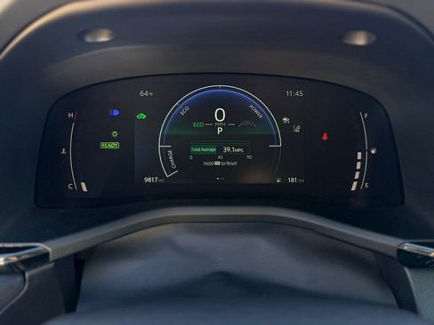 Used 2025 Toyota Camry LE image 13