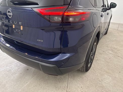 Used 2025 Nissan Rogue SV AWD/4WD image 22