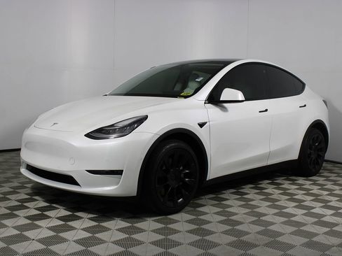 Used 2021 Tesla Model Y Long Range image 3