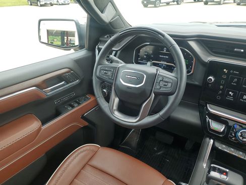 Used 2024 GMC Sierra 1500 Denali Ultimate image 17