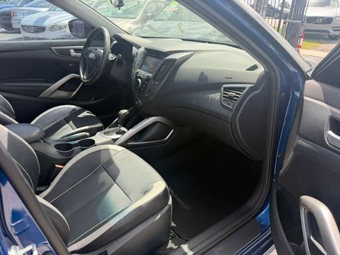 Used 2015 Hyundai Veloster Turbo w/ Option Group 04 FWD image 10