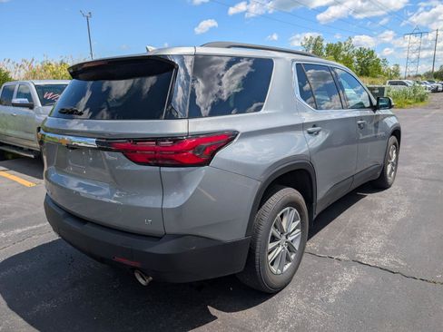 Used 2023 Chevrolet Traverse LT w/ Rear Camera Mirror Package AWD/4WD image 10