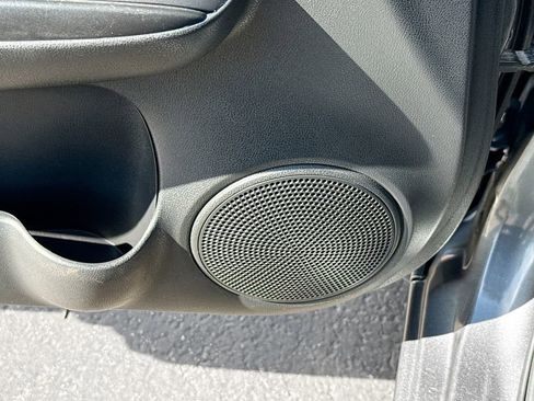 Used 2018 Nissan Versa Note SV image 19