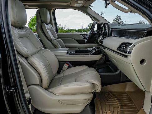 Used 2020 Lincoln Navigator L Reserve w/ Equipment Group 208A Reserve AWD/4WD image 39