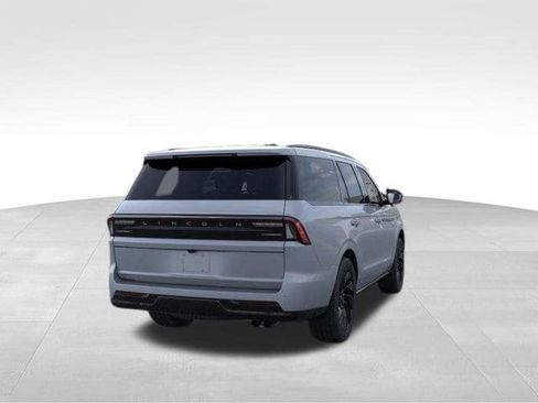 New 2026 Lincoln Navigator Reserve w/ Jet Appearance Package AWD/4WD image 38