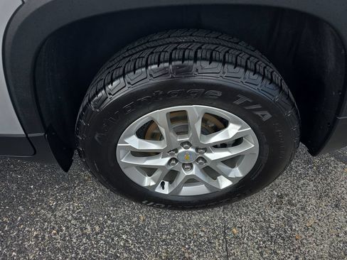 Used 2022 Chevrolet Traverse LS AWD/4WD image 12