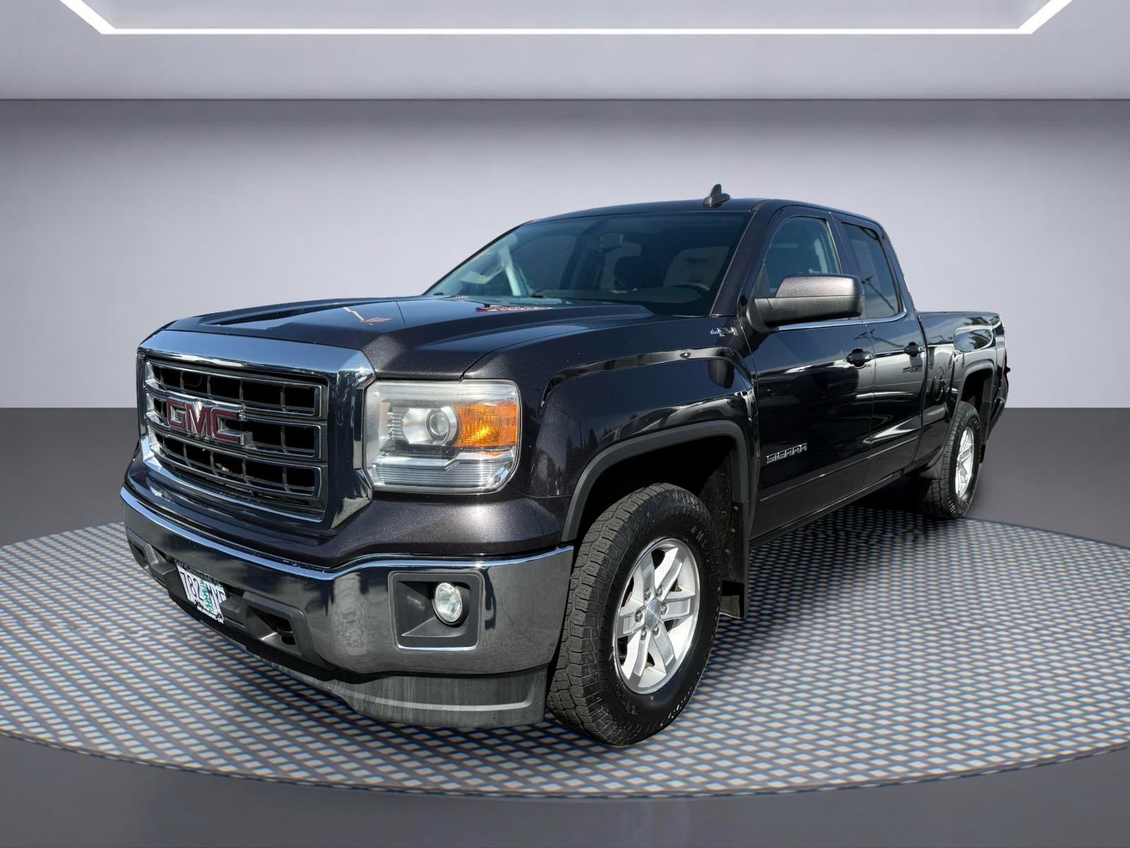 Used 2015 GMC Sierra 1500 SLE w/ SLE Value Package AWD/4WD image 2