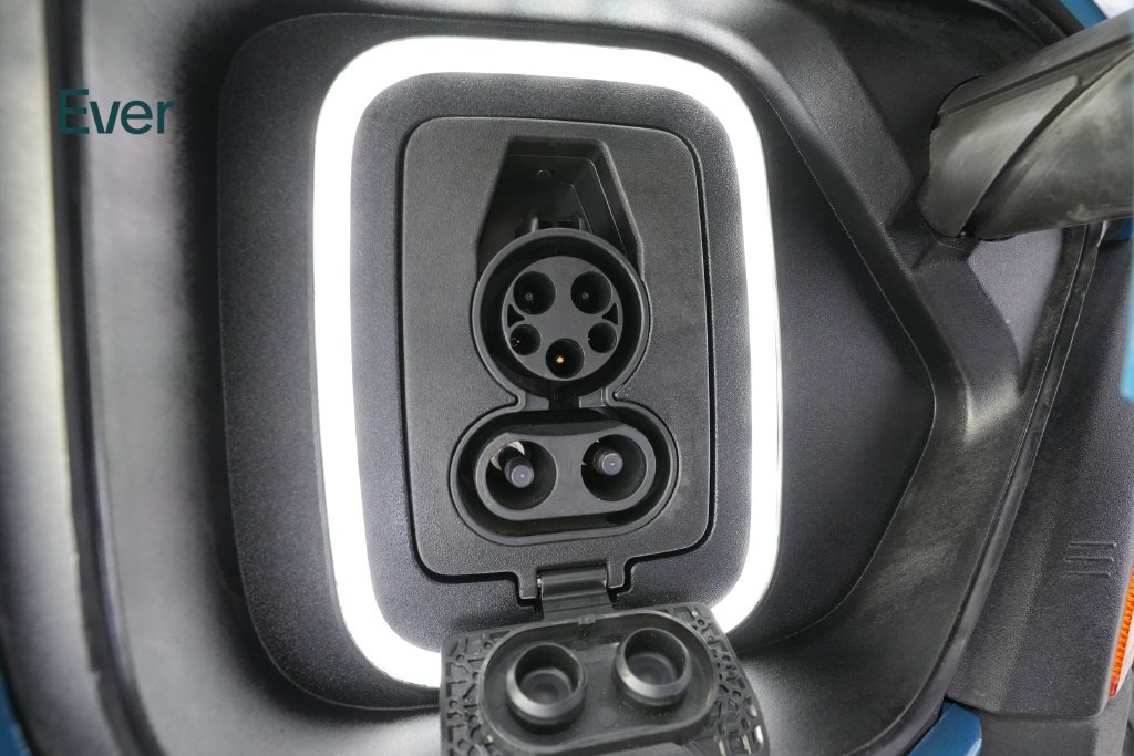 Used 2023 Rivian R1S Launch Edition Quad AWD/4WD image 10