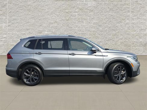 Certified 2024 Volkswagen Tiguan SE AWD/4WD image 8