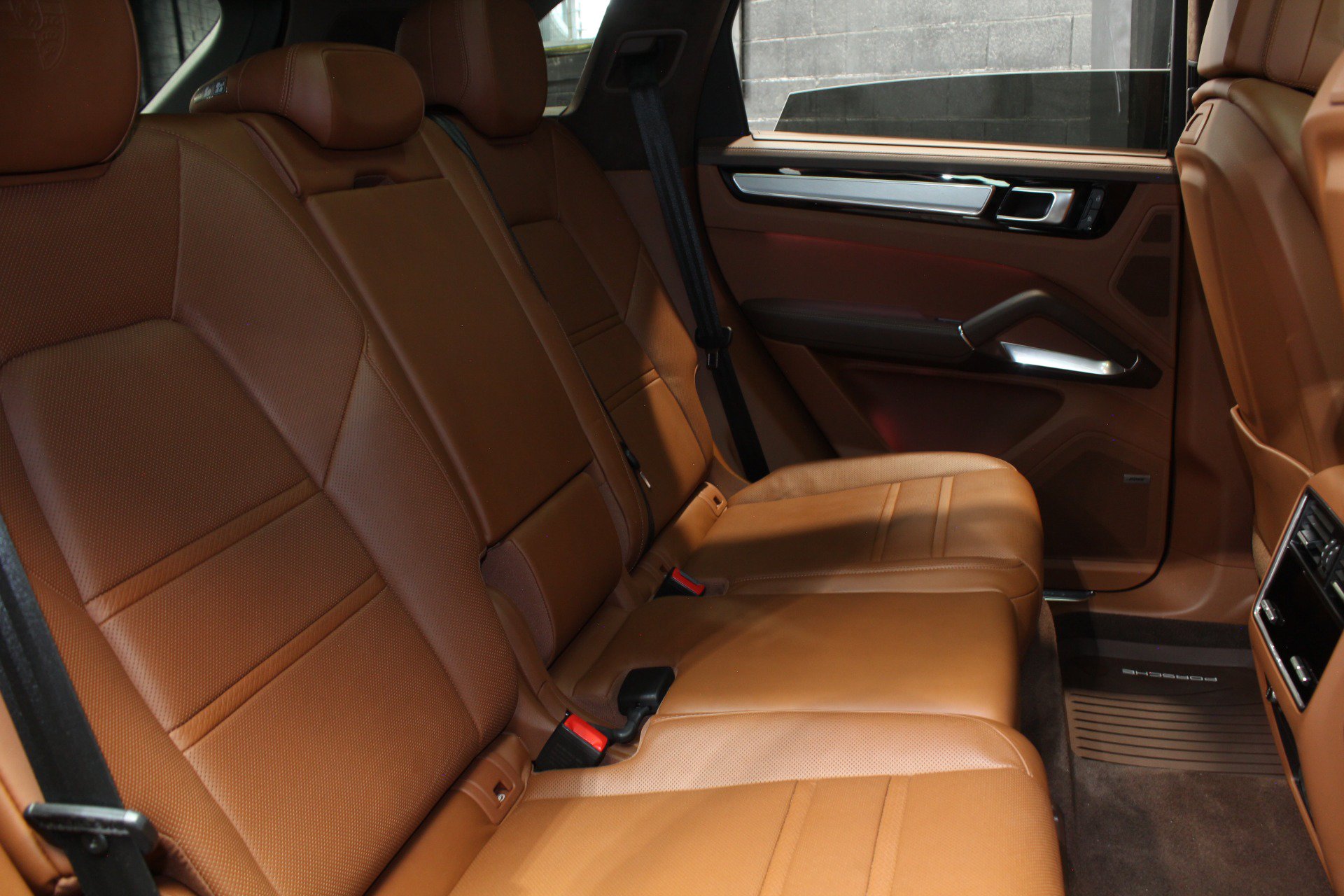 Used 2023 Porsche Cayenne Turbo AWD/4WD image 57