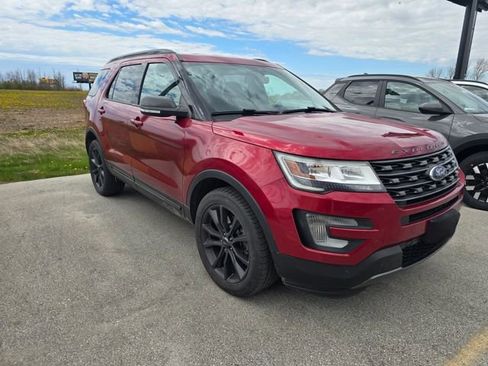 Used 2017 Ford Explorer XLT w/ Equipment Group 202A AWD/4WD image 1
