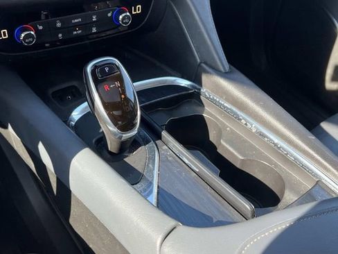 Used 2019 Buick Enclave Essence AWD/4WD image 30