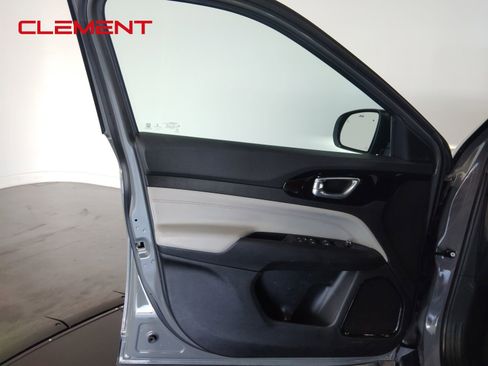 Used 2022 Jeep Compass Limited image 32