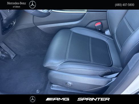 Used 2025 Mercedes-Benz GLC 300 image 13