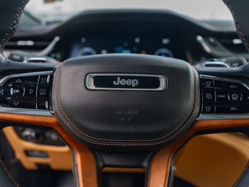 Used 2022 Jeep Grand Cherokee L Summit AWD/4WD image 11
