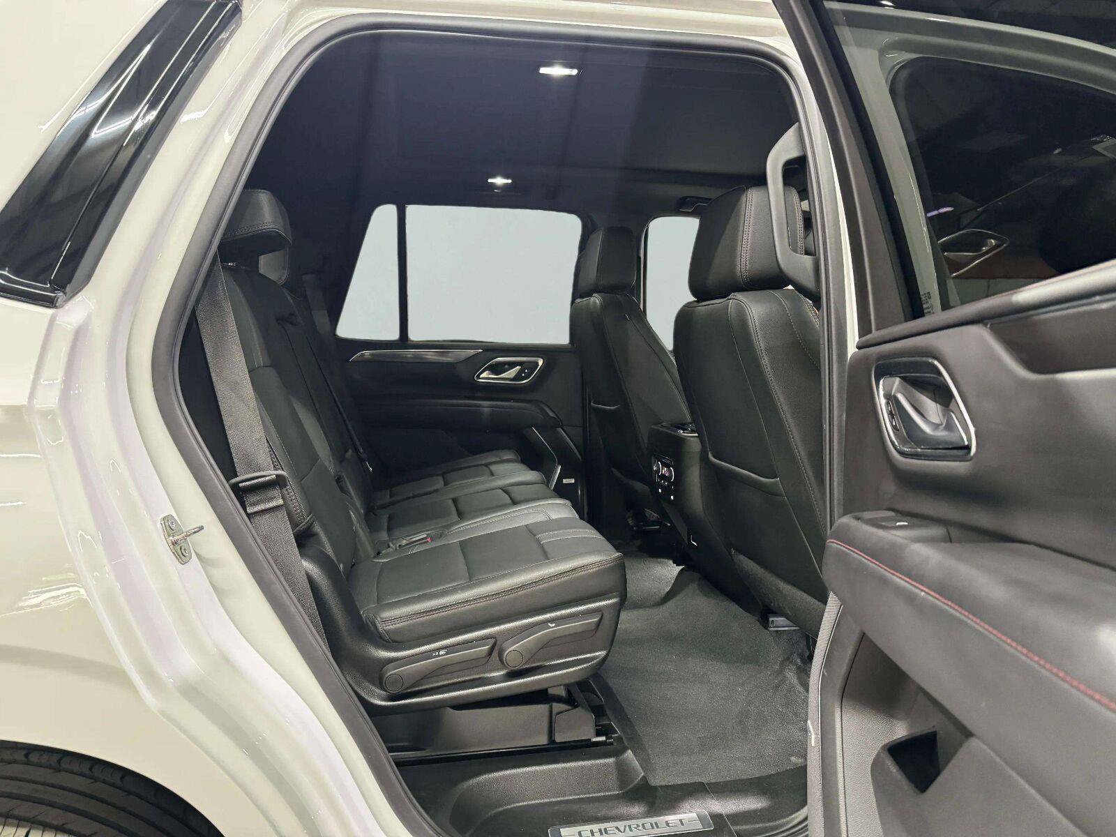 Used 2022 Chevrolet Tahoe RST w/ Luxury Package AWD/4WD image 32
