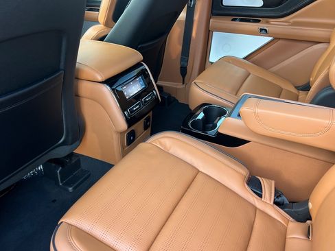 Certified 2023 Lincoln Aviator Black Label Grand Touring w/ Class IV Trailer Tow Package image 12