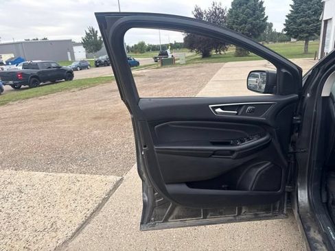 Used 2017 Ford Edge Titanium w/ Technology Package AWD/4WD image 19