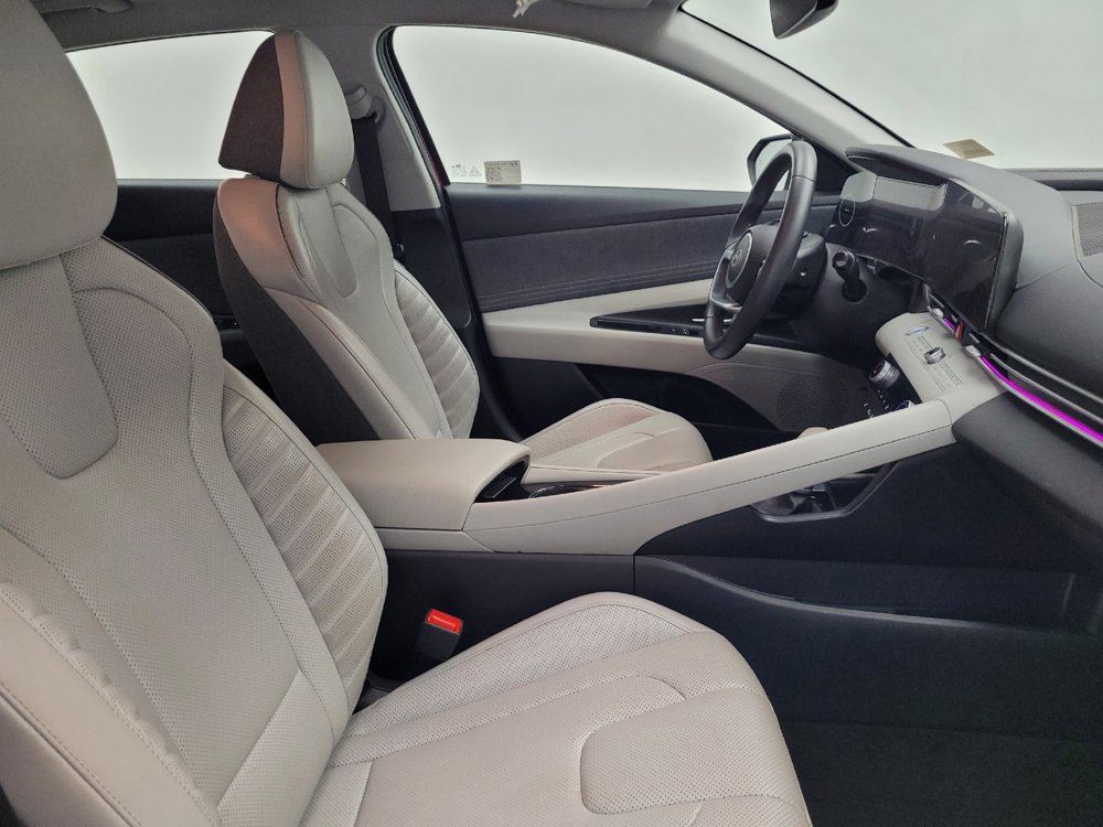 Used 2025 Hyundai Elantra Limited FWD image 21