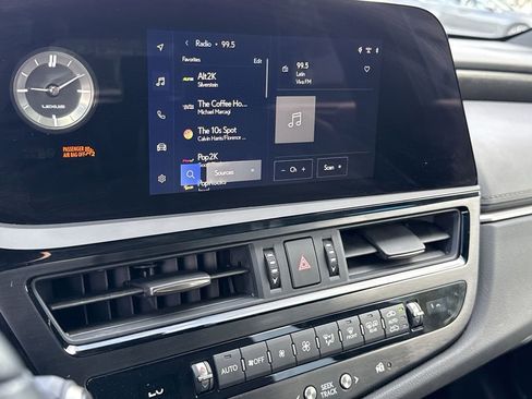 Used 2025 Lexus ES 350 w/ Premium Package image 23