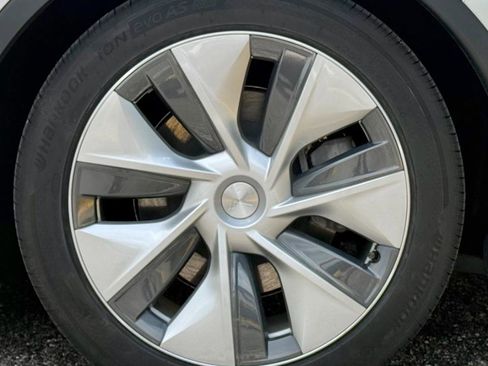 Used 2021 Tesla Model Y Long Range AWD/4WD image 27