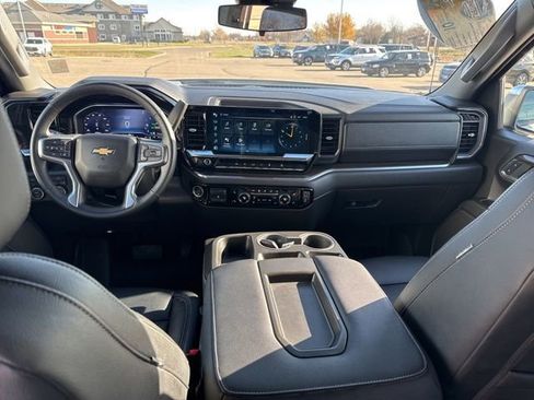 Used 2024 Chevrolet Silverado 1500 LT image 9