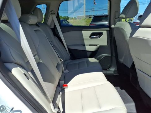 Used 2023 Nissan Rogue SL AWD/4WD image 11