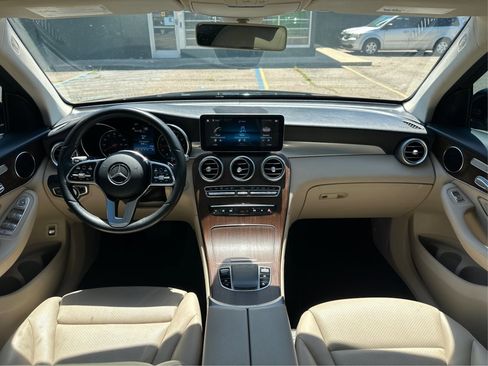 Used 2020 Mercedes-Benz GLC 300 4MATIC w/ Premium Package image 19