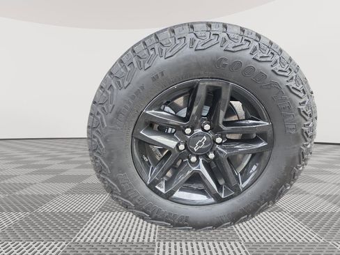 Used 2025 Chevrolet Silverado 1500 Custom Trail Boss w/ Dark Appearance Package image 10