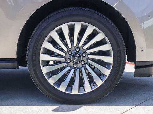 Used 2019 Lincoln Navigator L Reserve AWD/4WD image 9