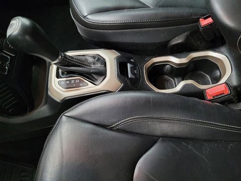 Used 2015 Jeep Renegade Limited image 26