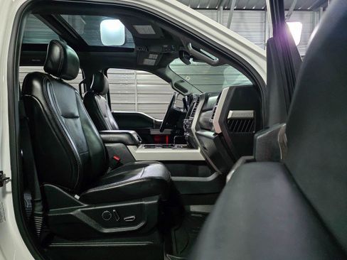 Used 2017 Ford F350 Lariat image 19