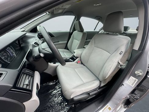 Used 2017 Honda Accord LX image 9