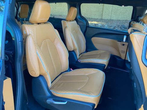 Used 2023 Chrysler Pacifica Pinnacle image 44