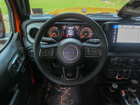 New 2025 Jeep Gladiator Sport image 21