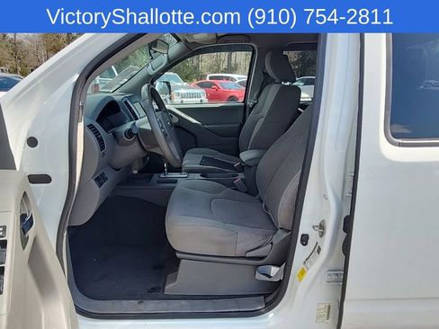 Used 2019 Nissan Frontier SV image 16