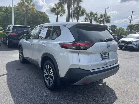 Used 2022 Nissan Rogue SV FWD image 8