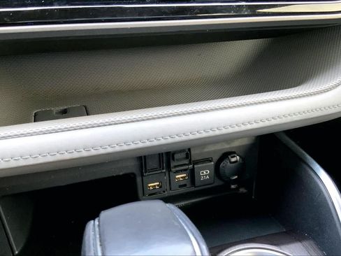 Used 2021 Toyota Highlander Limited FWD image 34