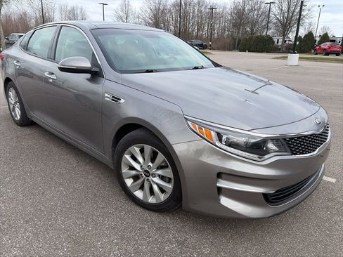 Used 2018 Kia Optima EX w/ Premium Package image 3